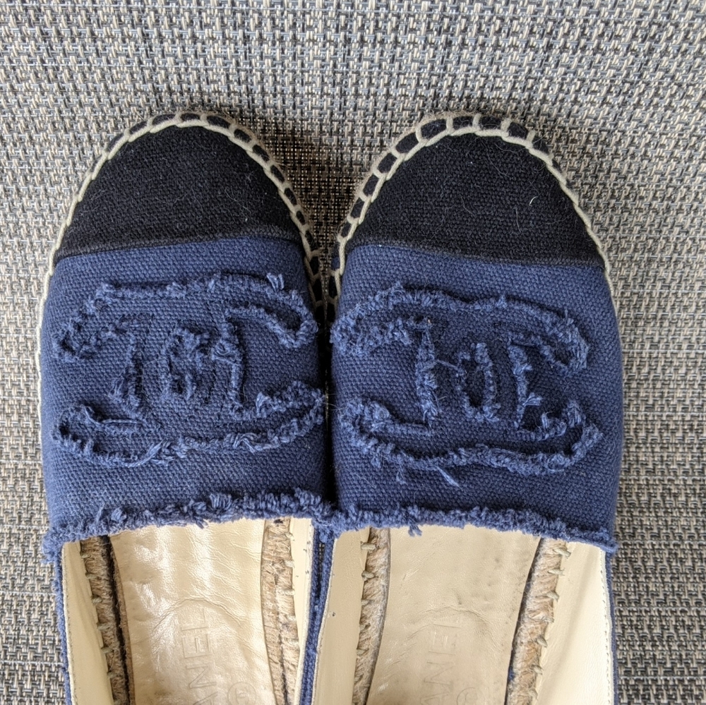 CHANEL Navy and Black Espadrilles - Picture 4 of 10